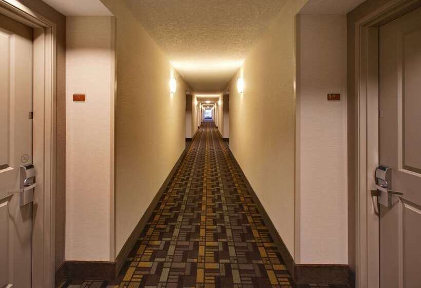 Отель Americinn By Wyndham Fairfield