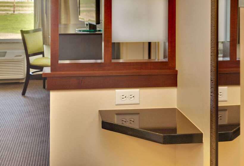 Отель Americinn By Wyndham Fairfield