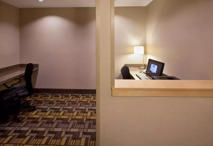 Отель Americinn By Wyndham Fairfield