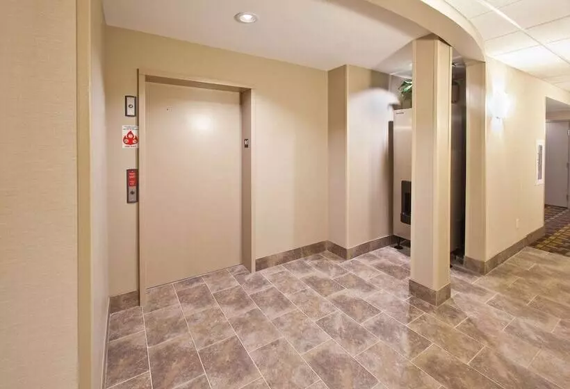 Отель Americinn By Wyndham Fairfield