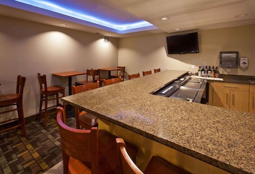 Отель Americinn By Wyndham Fairfield