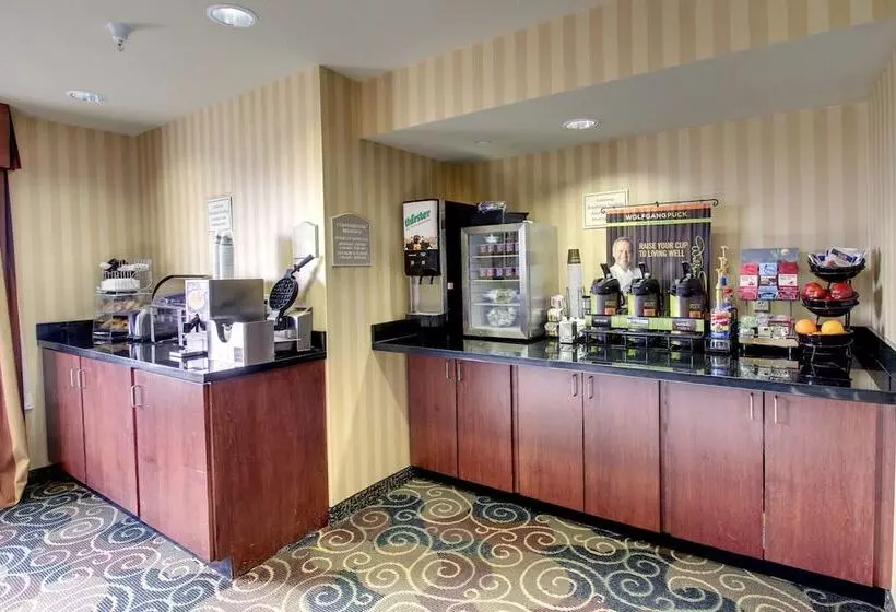 Cobblestone Hotel   Wayne