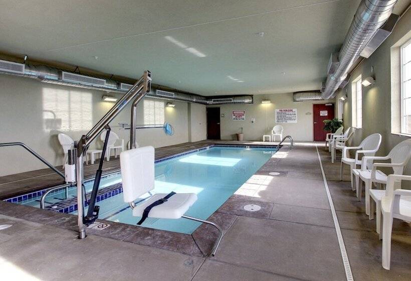 Cobblestone Hotel Wayne