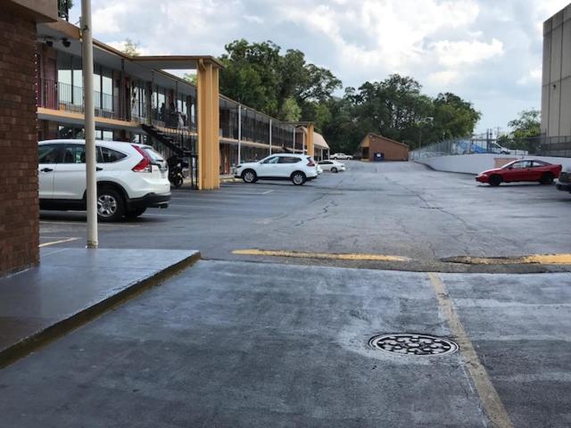 בית מלון כפרי College Inn Spartanburg