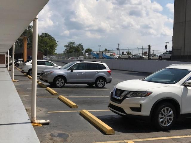 בית מלון כפרי College Inn Spartanburg