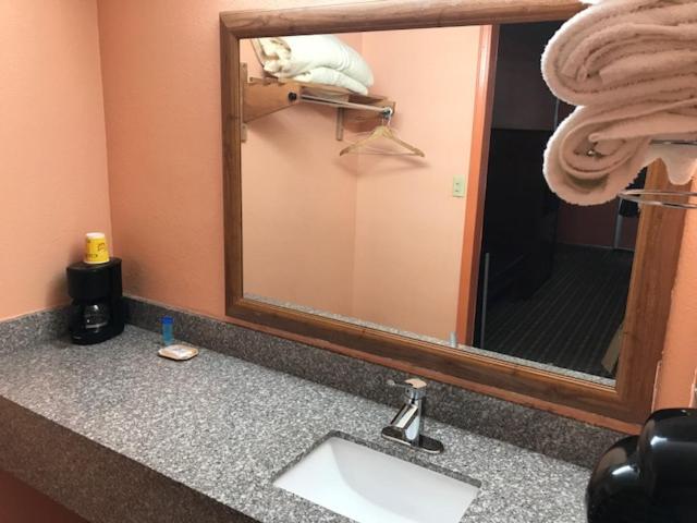 בית מלון כפרי College Inn Spartanburg