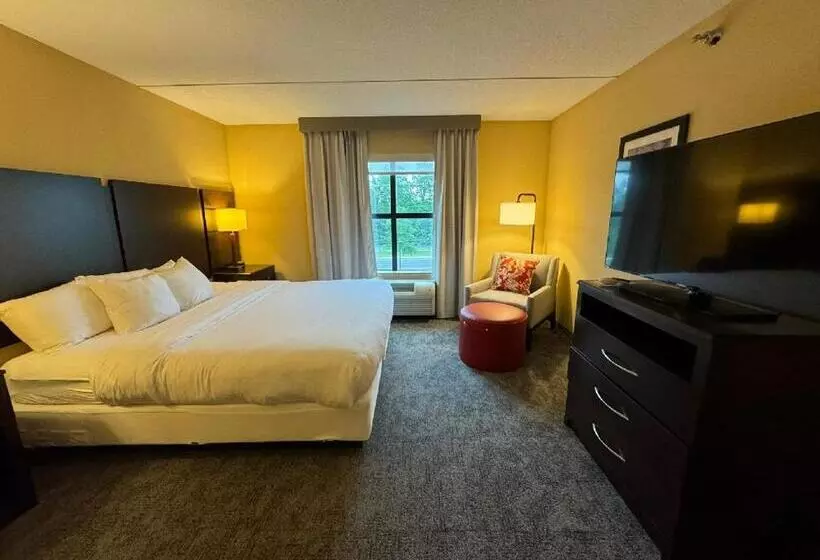 Отель Comfort Inn & Suites