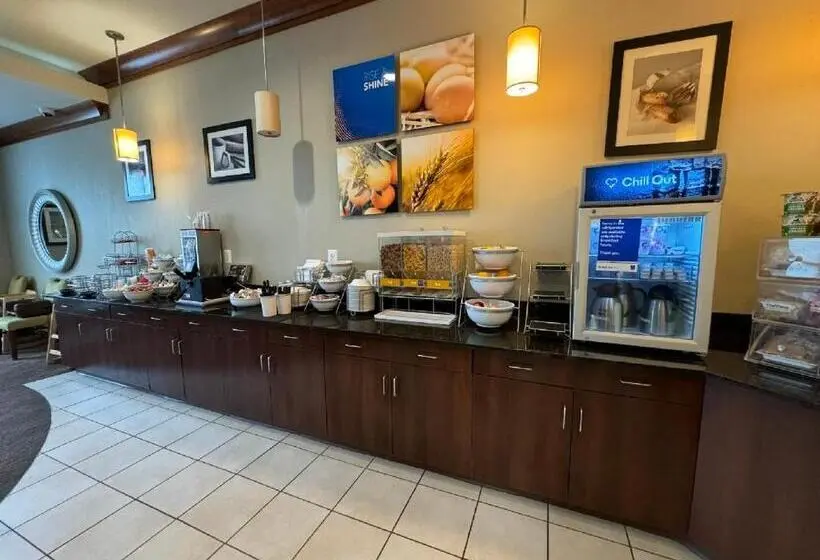ホテル Comfort Inn & Suites Lexington Park Near Pax River