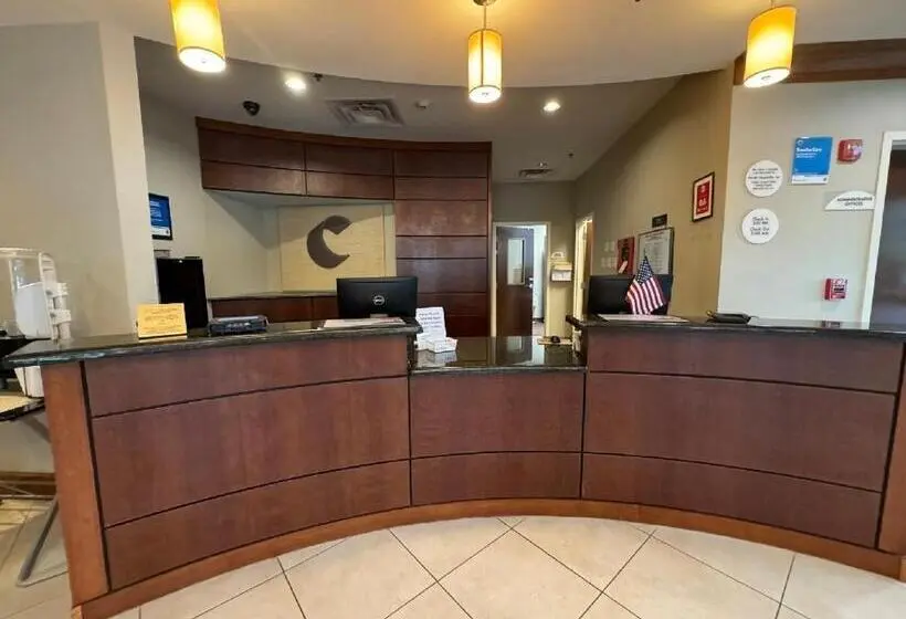 ホテル Comfort Inn & Suites Lexington Park Near Pax River