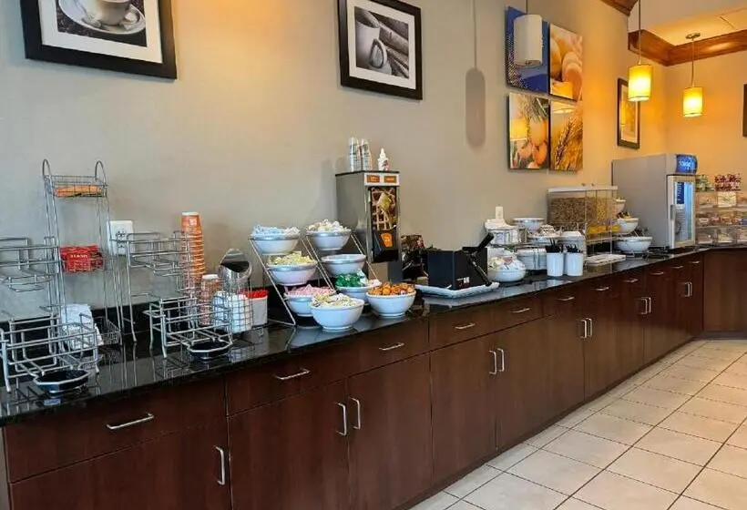 ホテル Comfort Inn & Suites Lexington Park Near Pax River