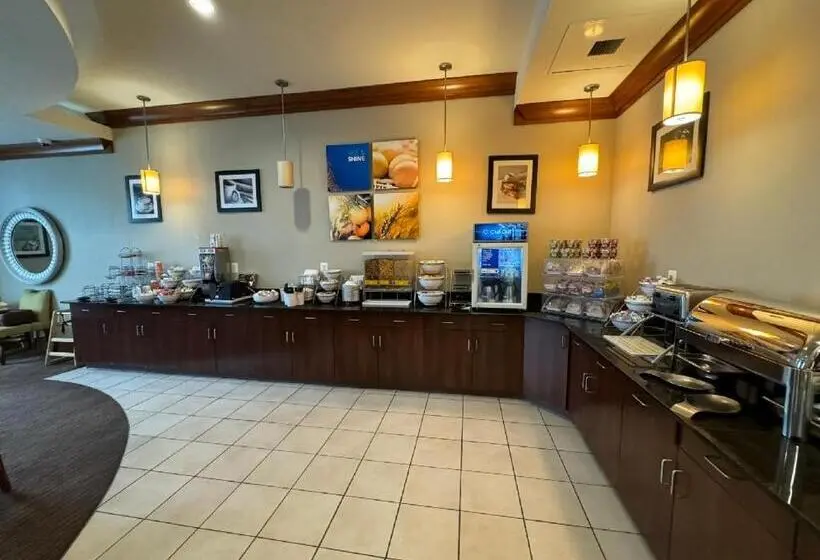 ホテル Comfort Inn & Suites Lexington Park Near Pax River