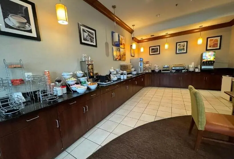 ホテル Comfort Inn & Suites Lexington Park Near Pax River