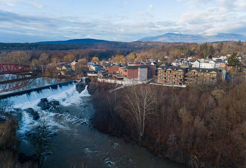 فندق Diamond Mills Resort