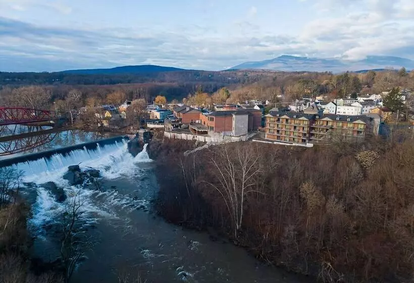 酒店 Diamond Mills Resort