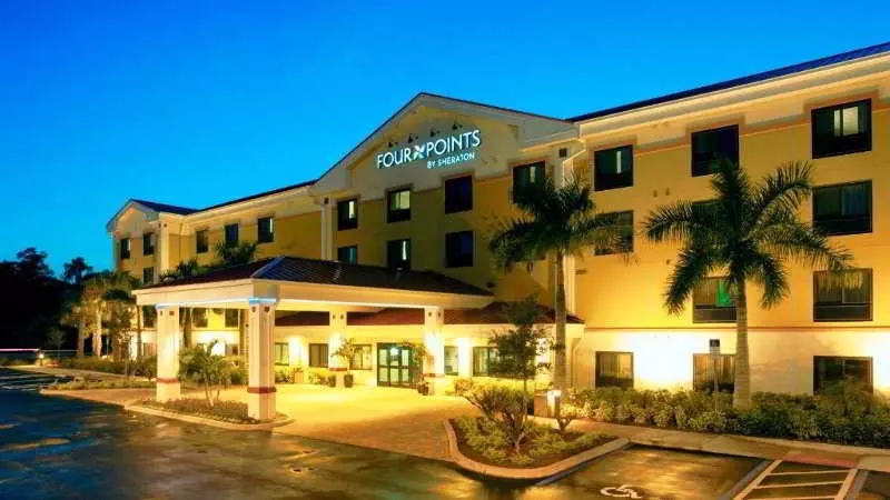 בית מלון כפרי Four Points by Sheraton Fort Myers Airport