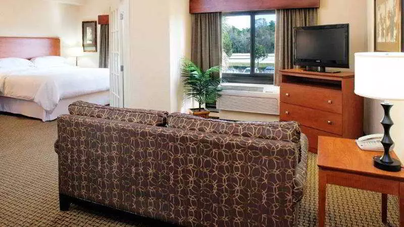 בית מלון כפרי Four Points by Sheraton Fort Myers Airport