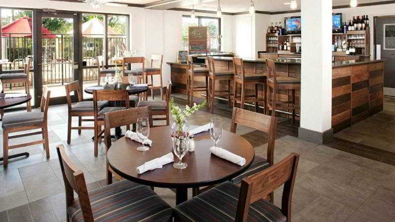 בית מלון כפרי Four Points by Sheraton Fort Myers Airport