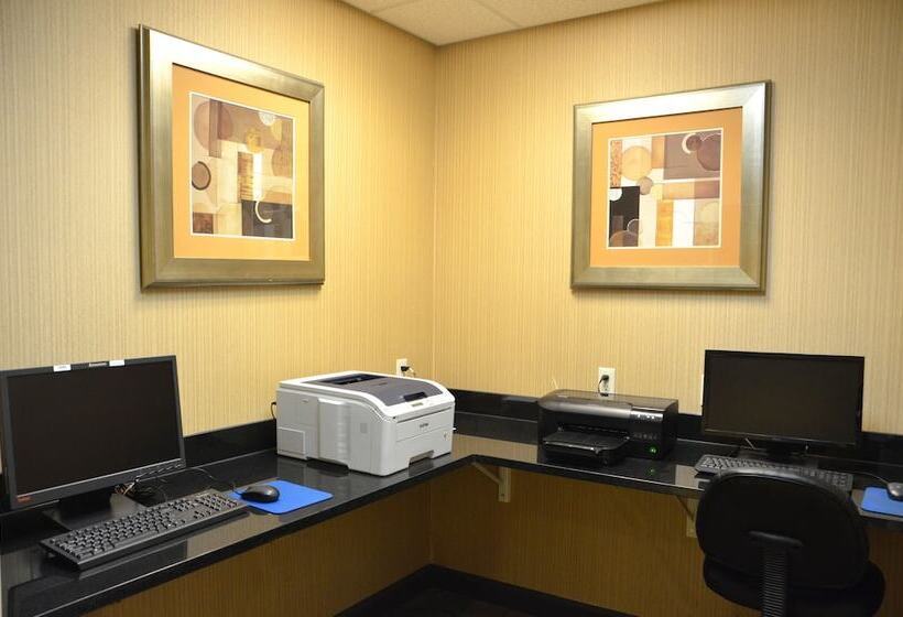 Отель Holiday Inn Express & Suites Sidney, An Ihg