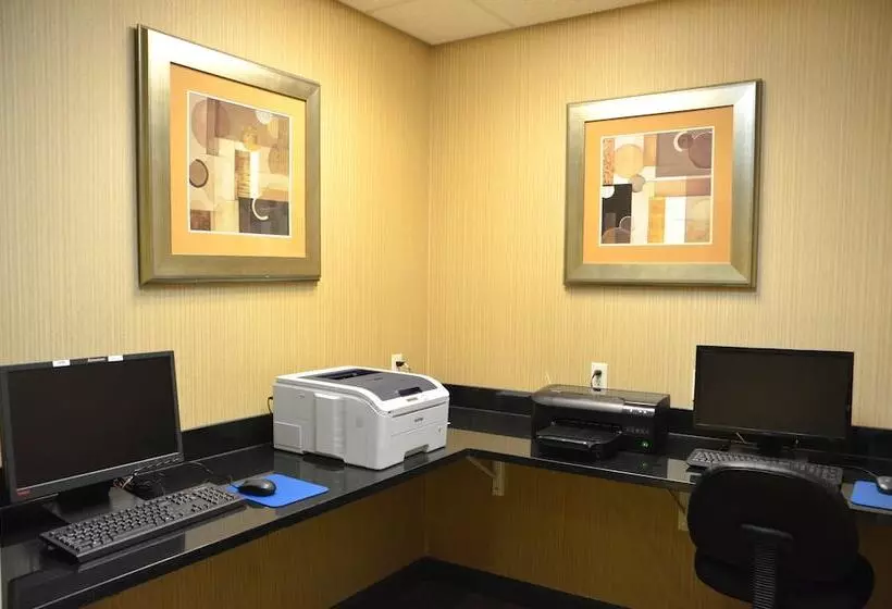 هتل Holiday Inn Express & Suites Sidney, An Ihg