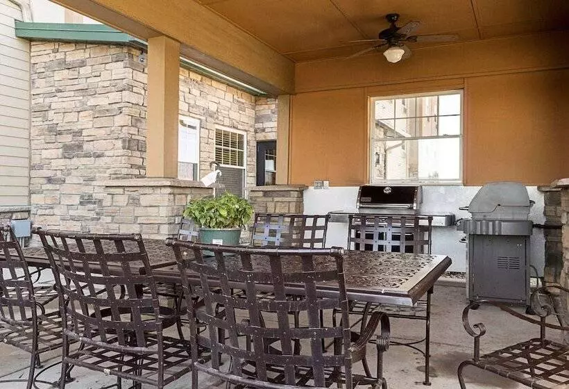 هتل Mainstay Suites Williston