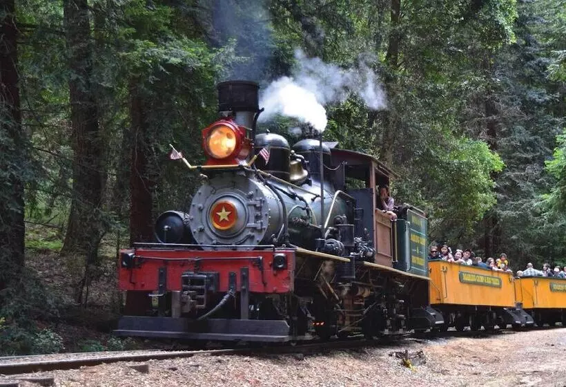 ホテル The Historic Brookdale Lodge, Santa Cruz Mountains