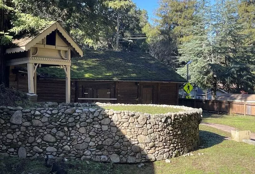 ホテル The Historic Brookdale Lodge, Santa Cruz Mountains