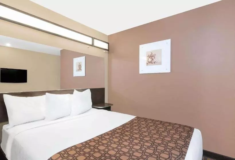 Microtel Inn & Suites