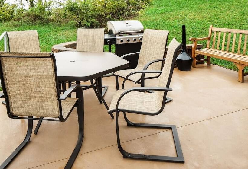 Microtel Inn & Suites By Wyndham Wheeling At The Highlands