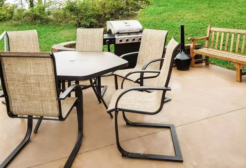 Microtel Inn & Suites By Wyndham Wheeling At The Highlands