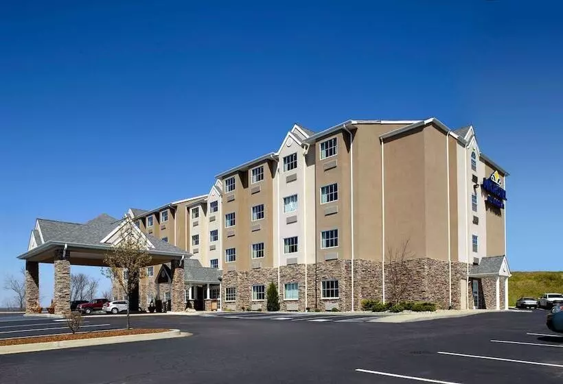 Microtel Inn & Suites By Wyndham Wheeling At The Highlands