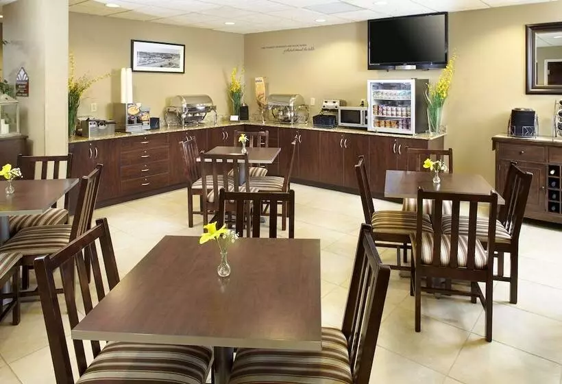 Microtel Inn & Suites By Wyndham Wheeling At The Highlands
