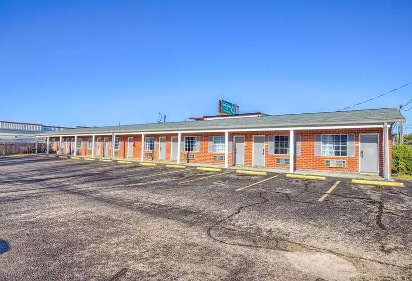 فندق على الطريق Adams Inn