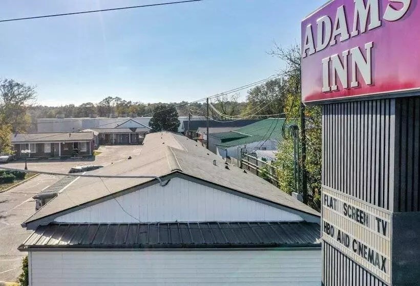 فندق على الطريق Adams Inn