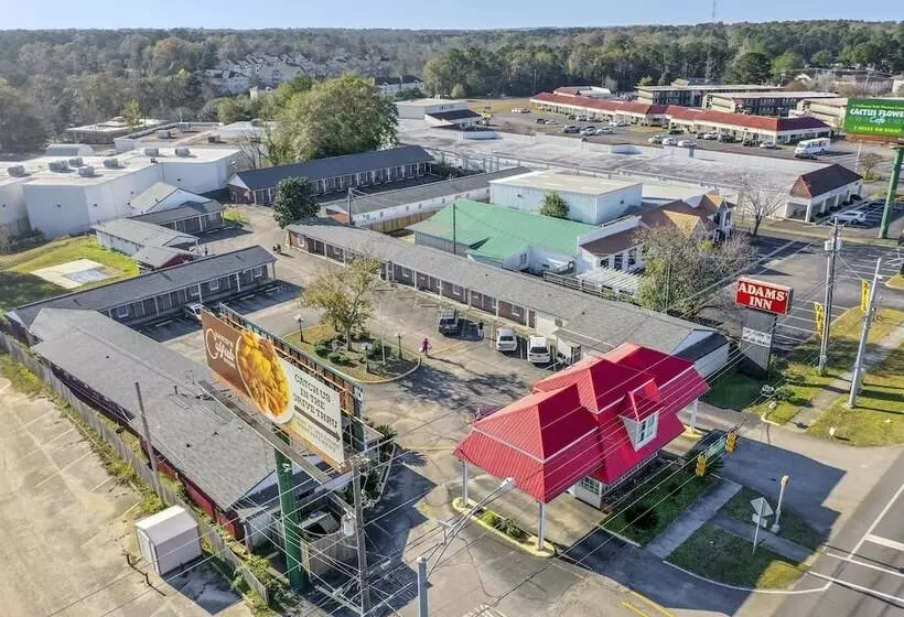 فندق على الطريق Adams Inn