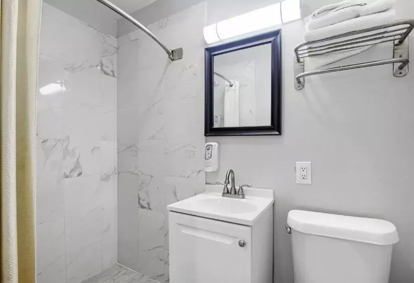 فندق على الطريق Adams Inn