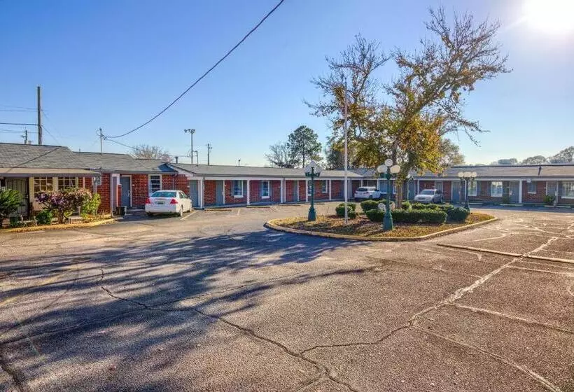 فندق على الطريق Adams Inn