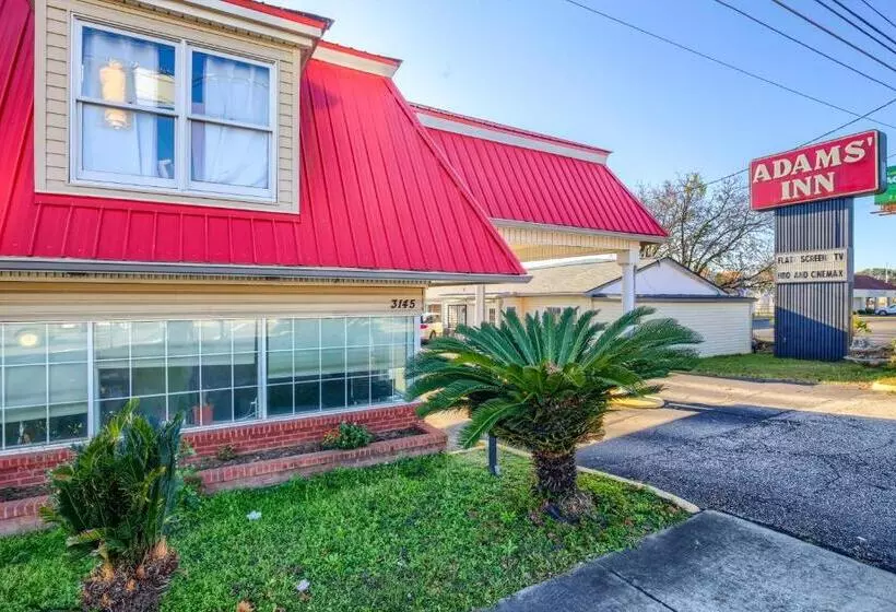 فندق على الطريق Adams Inn