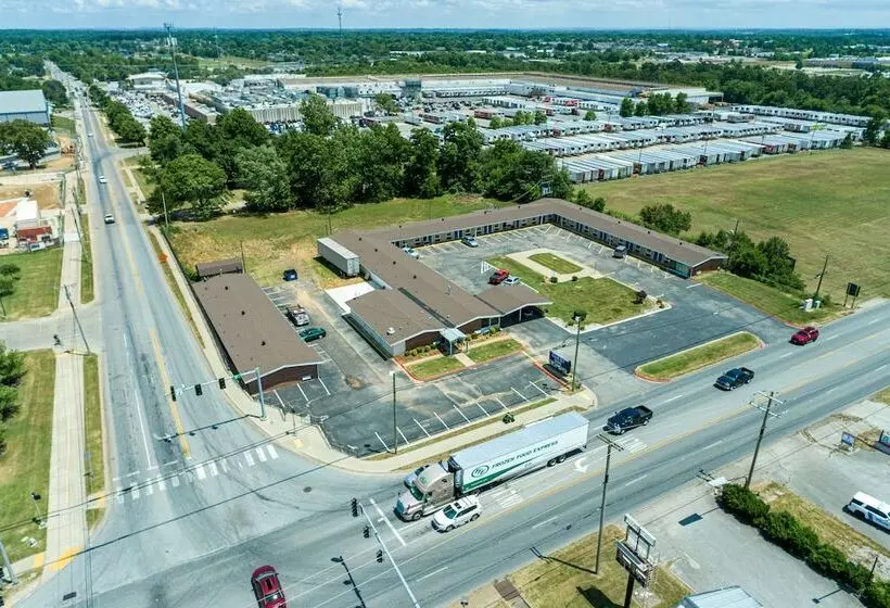 モーテル Guest Inn Rogers