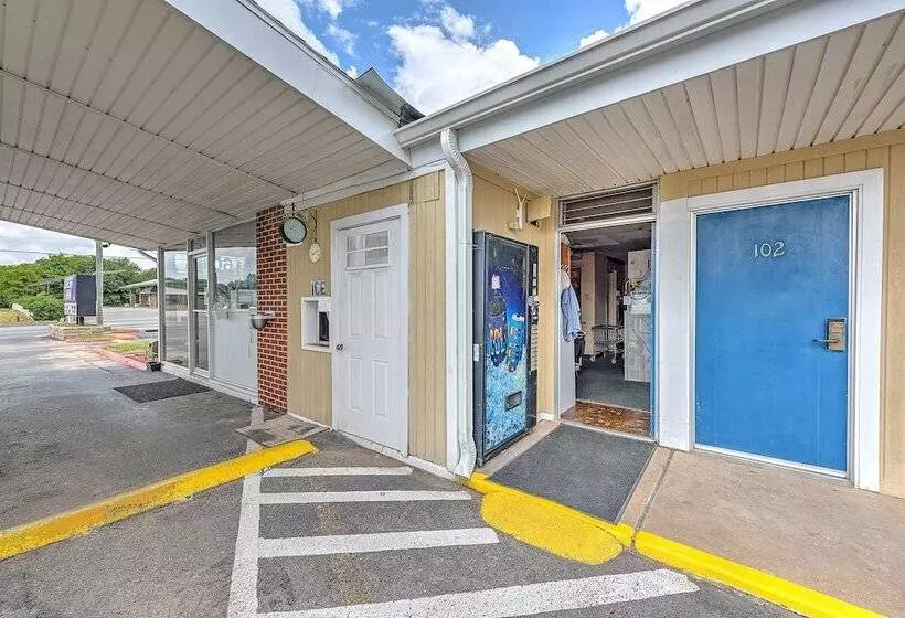 モーテル Guest Inn Rogers