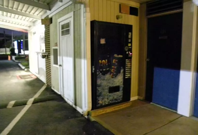 モーテル Guest Inn Rogers