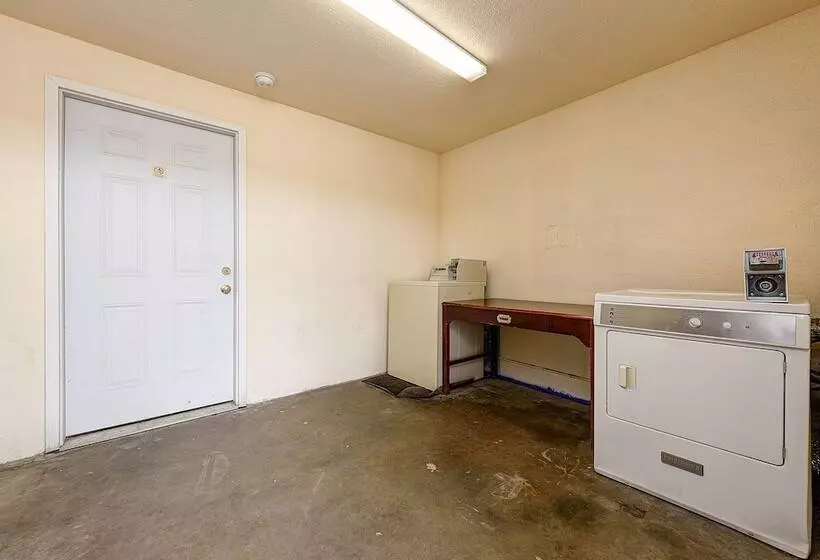 モーテル Guest Inn Rogers