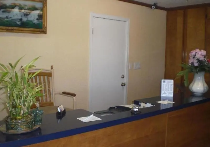 モーテル Super 7 Inn Siloam Springs