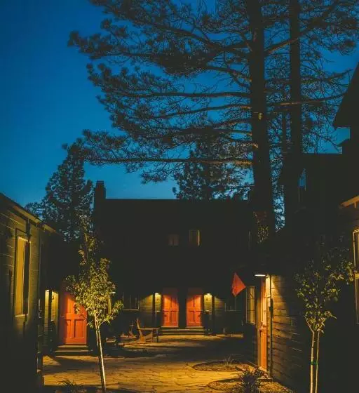استراحتگاه Noon Lodge