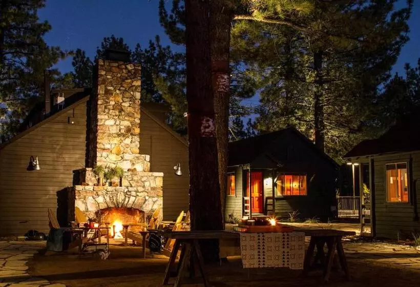استراحتگاه Noon Lodge