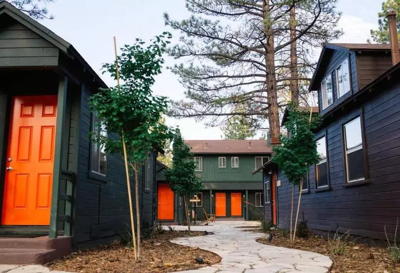 استراحتگاه Noon Lodge