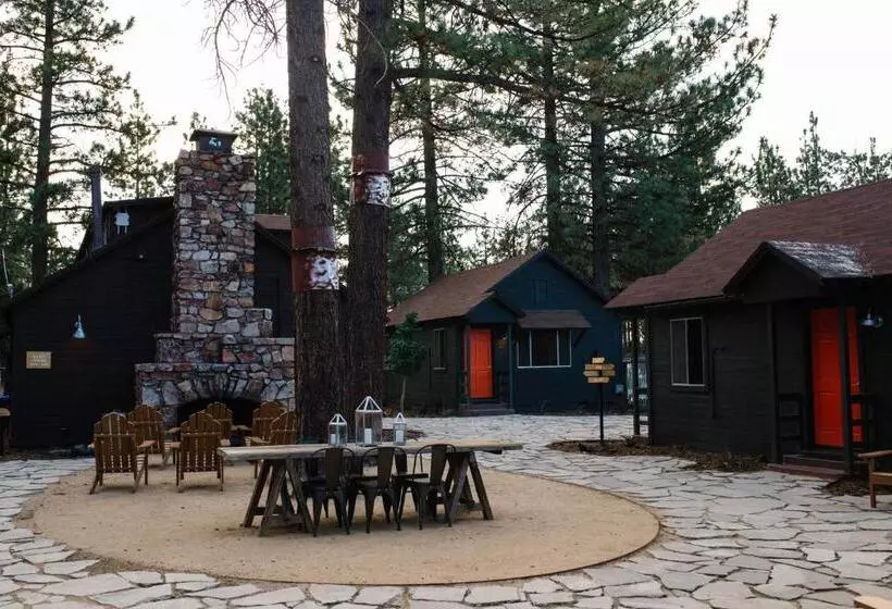 استراحتگاه Noon Lodge