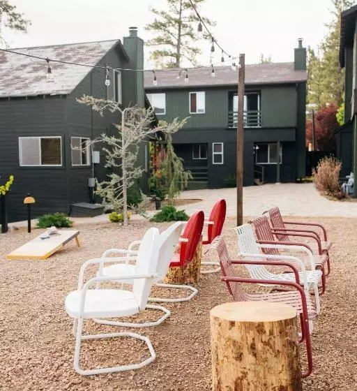 استراحتگاه Noon Lodge