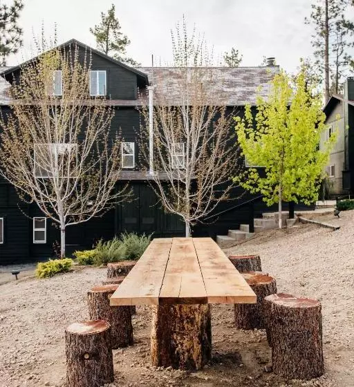 استراحتگاه Noon Lodge
