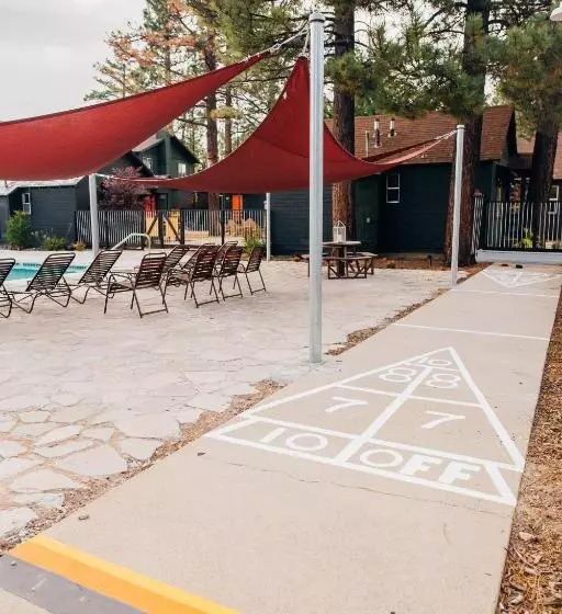 استراحتگاه Noon Lodge