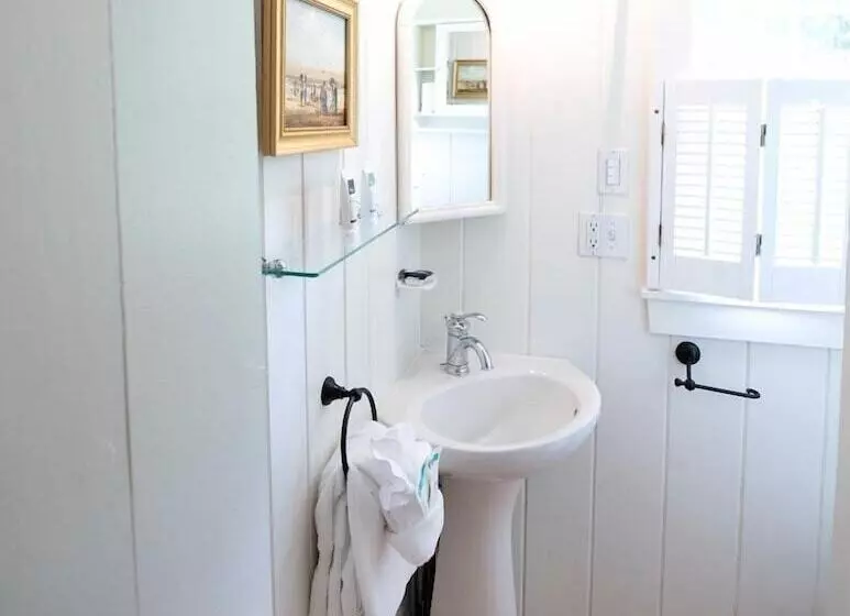 The Cottages At Cabot Cove